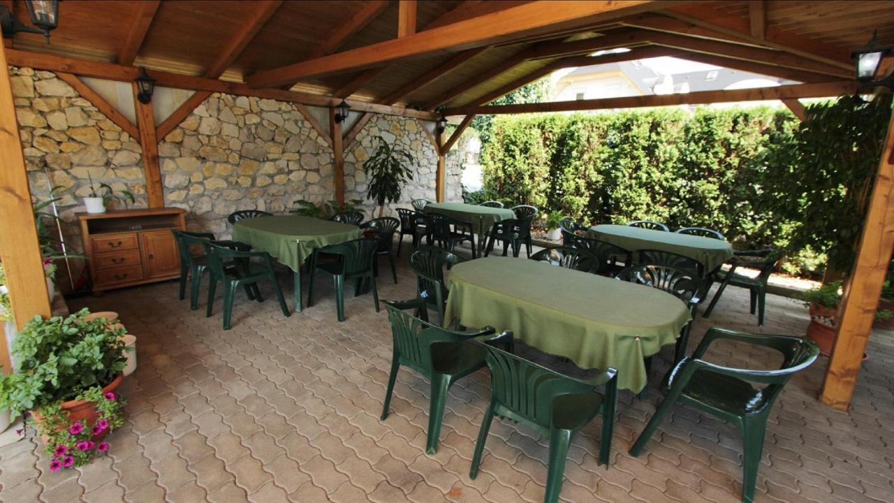 Hotel Cyrano Vendeghaz Vonyarcvashegy Zimmer foto