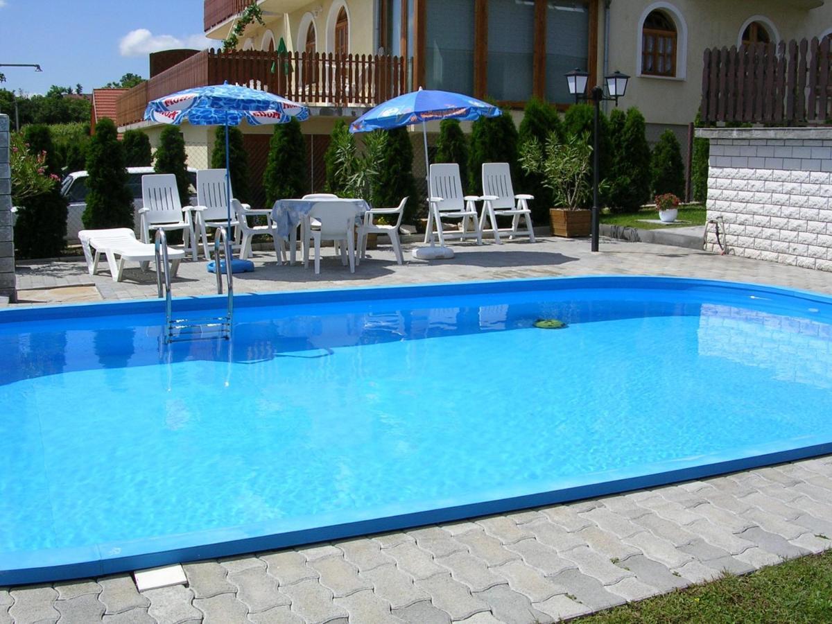 Hotel Cyrano Vendeghaz Vonyarcvashegy Exterior foto